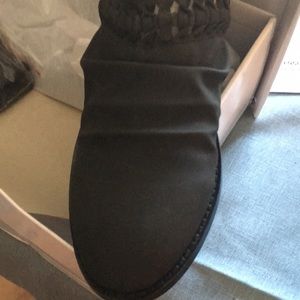 Women’s shoes back zip slip on